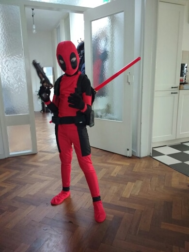 Illustration for article titled Guide to cosplay Deadpool Wade Wilson with Cosplay Costumes